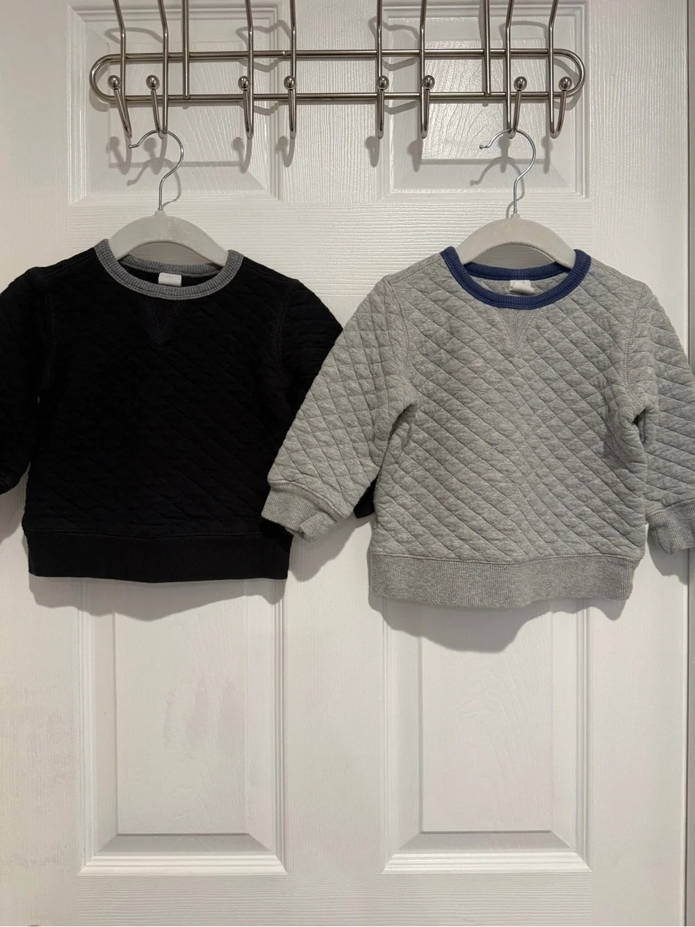 GAP Toddler Boys 2T Quilted Sweatshirt Bundle 2 Pack Gray Black Crewneck Tops